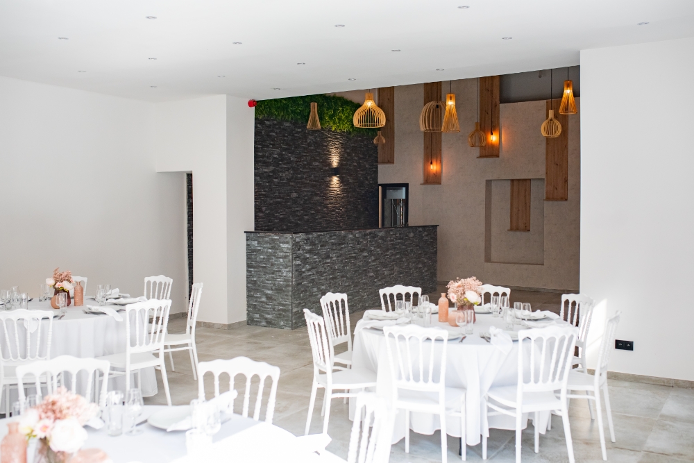 LA STANZA salle à louer à 6042 Lodelinsart Belgique